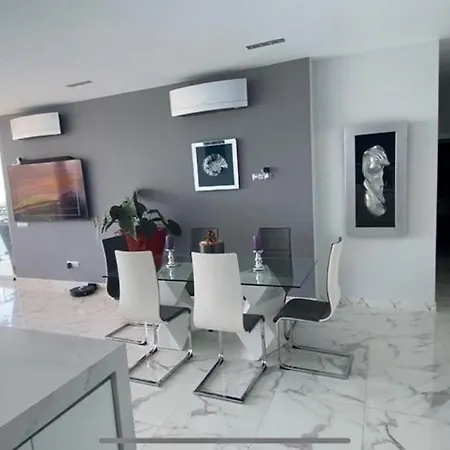 Penthouse In The Sea, Tauro * Mogan