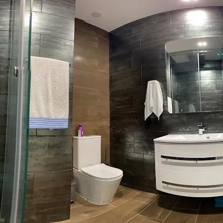 Penthouse In The Sea, Tauro 公寓